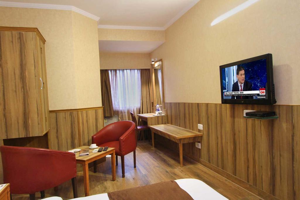 होटल Empire International Church Street 3*
